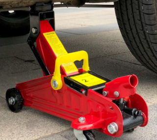 臥式千斤頂在調節機床設備水準高度中的應用